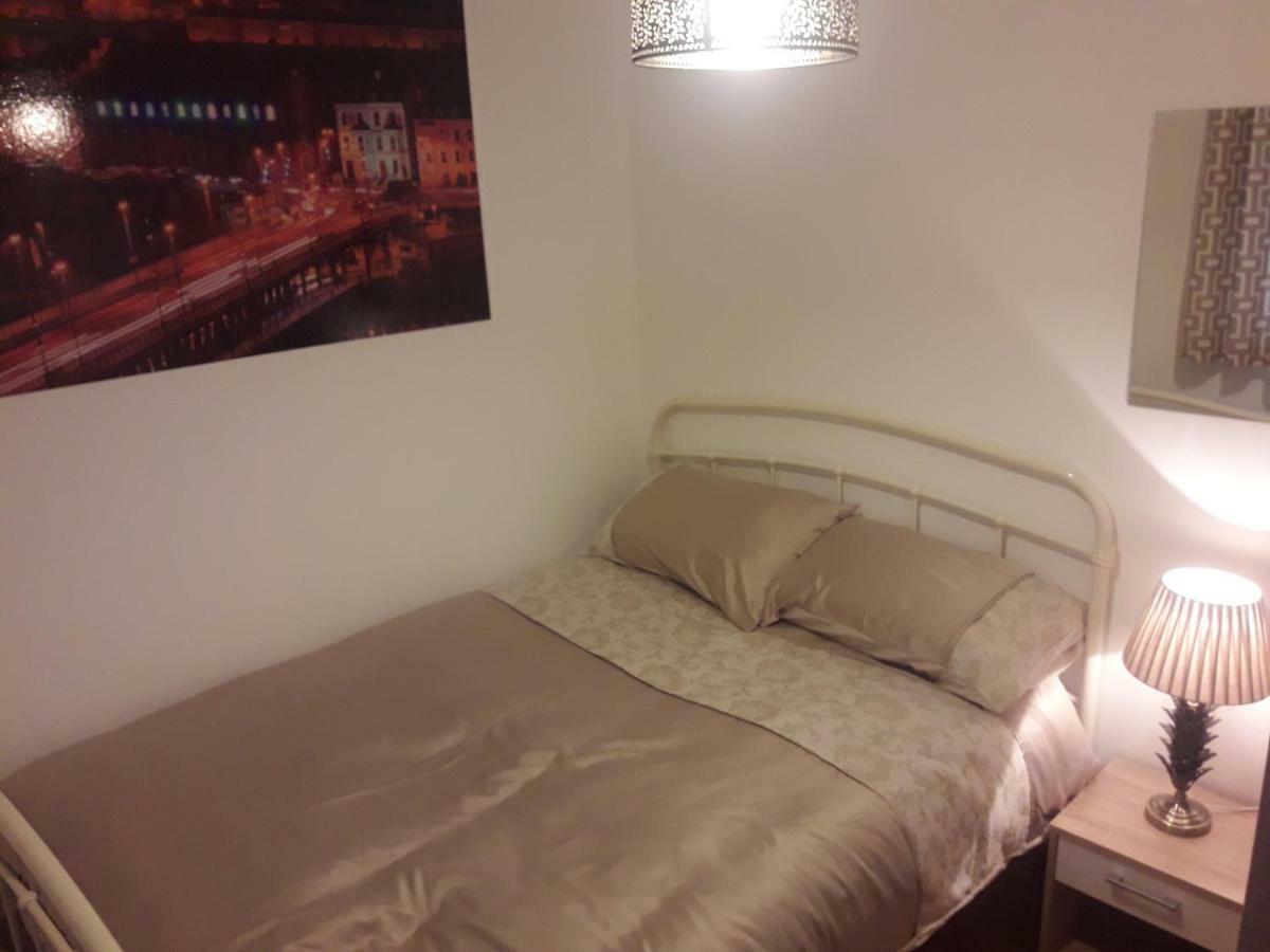 Bridge House Derry City Townhouse Central Free Parking Villa Bagian luar foto